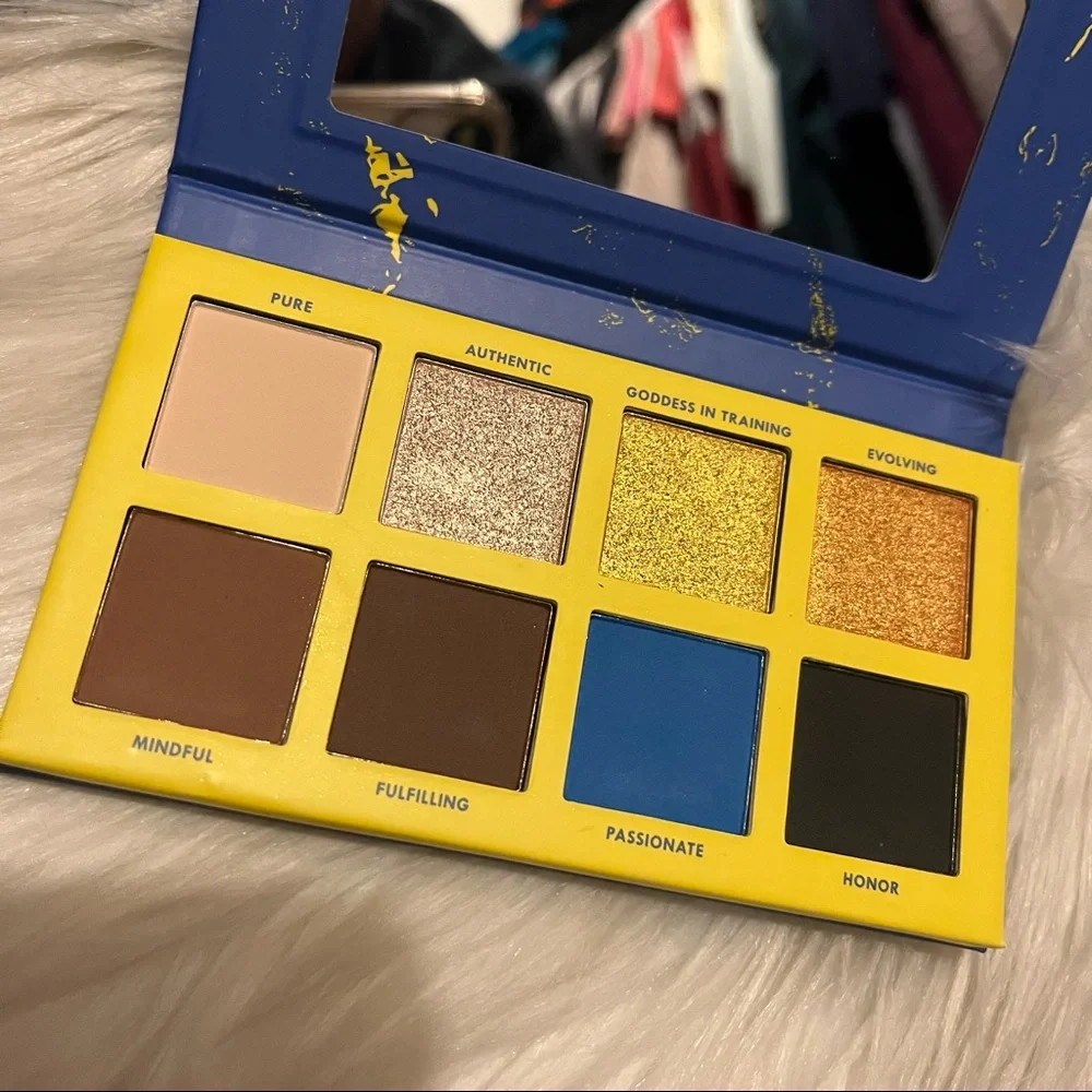 Chella Eyeshadow palette